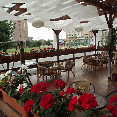 Hotel Flormang Крайова Екстер'єр фото