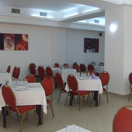 Hotel Flormang Крайова Ресторан фото
