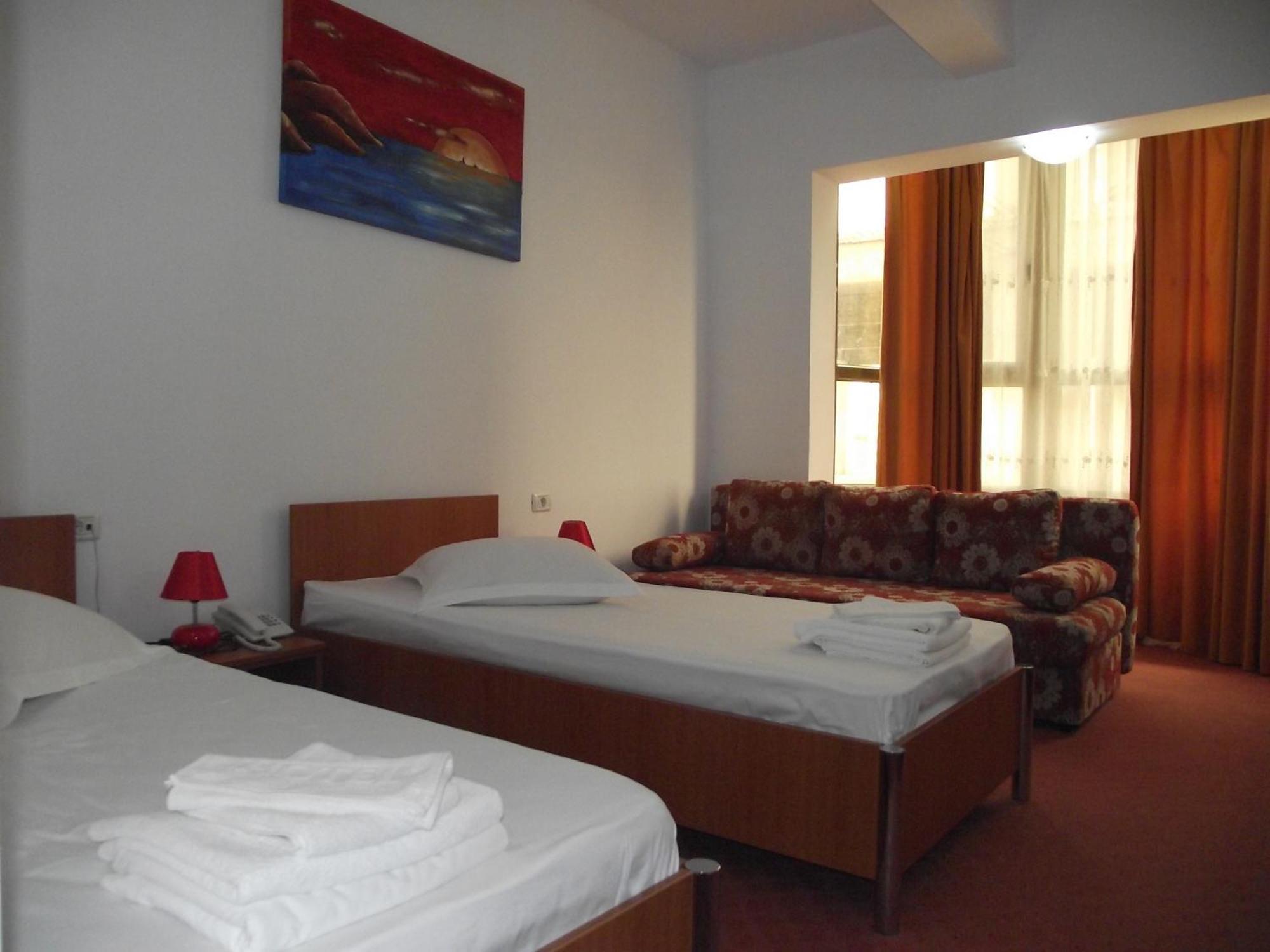 Hotel Flormang Крайова Екстер'єр фото