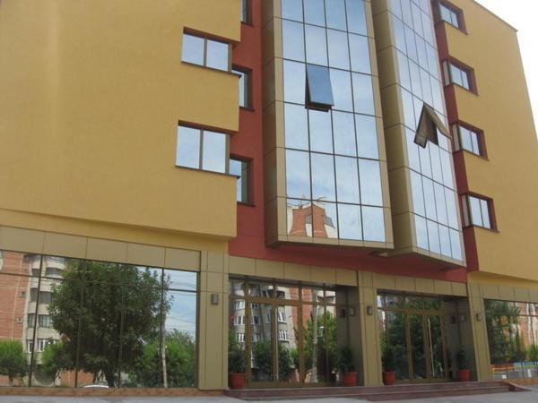 Hotel Flormang Крайова Екстер'єр фото