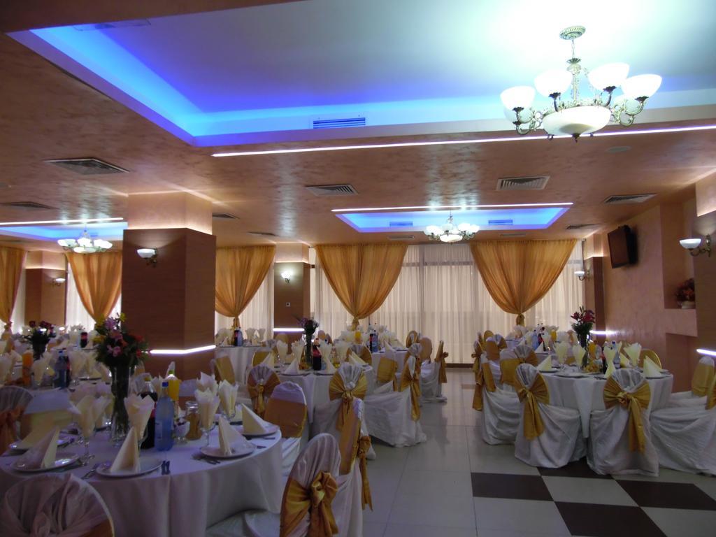 Hotel Flormang Крайова Екстер'єр фото
