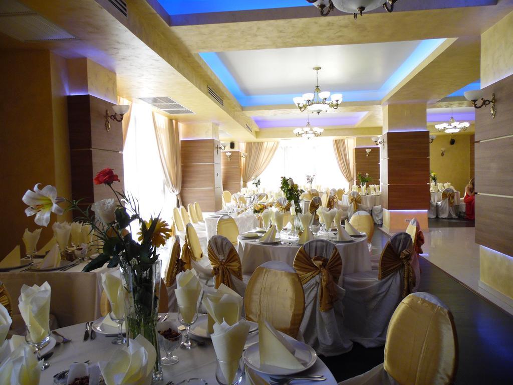 Hotel Flormang Крайова Екстер'єр фото