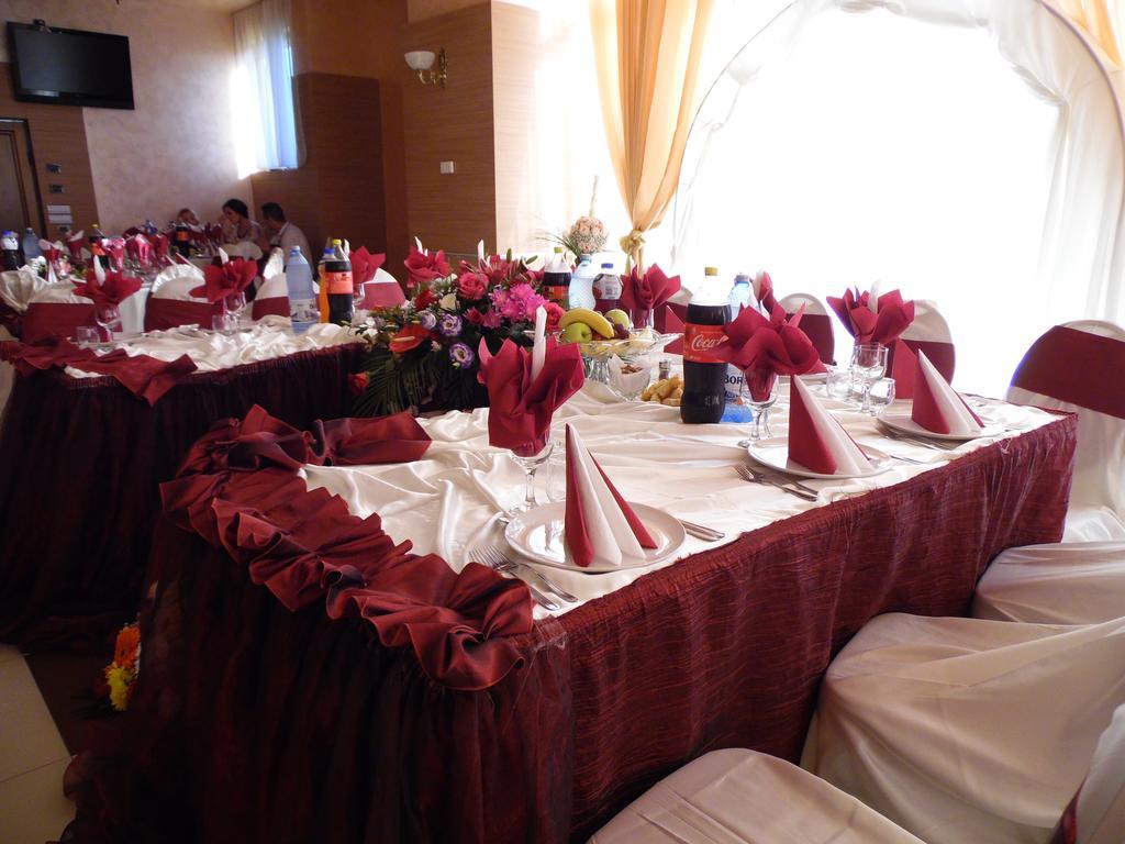 Hotel Flormang Крайова Екстер'єр фото