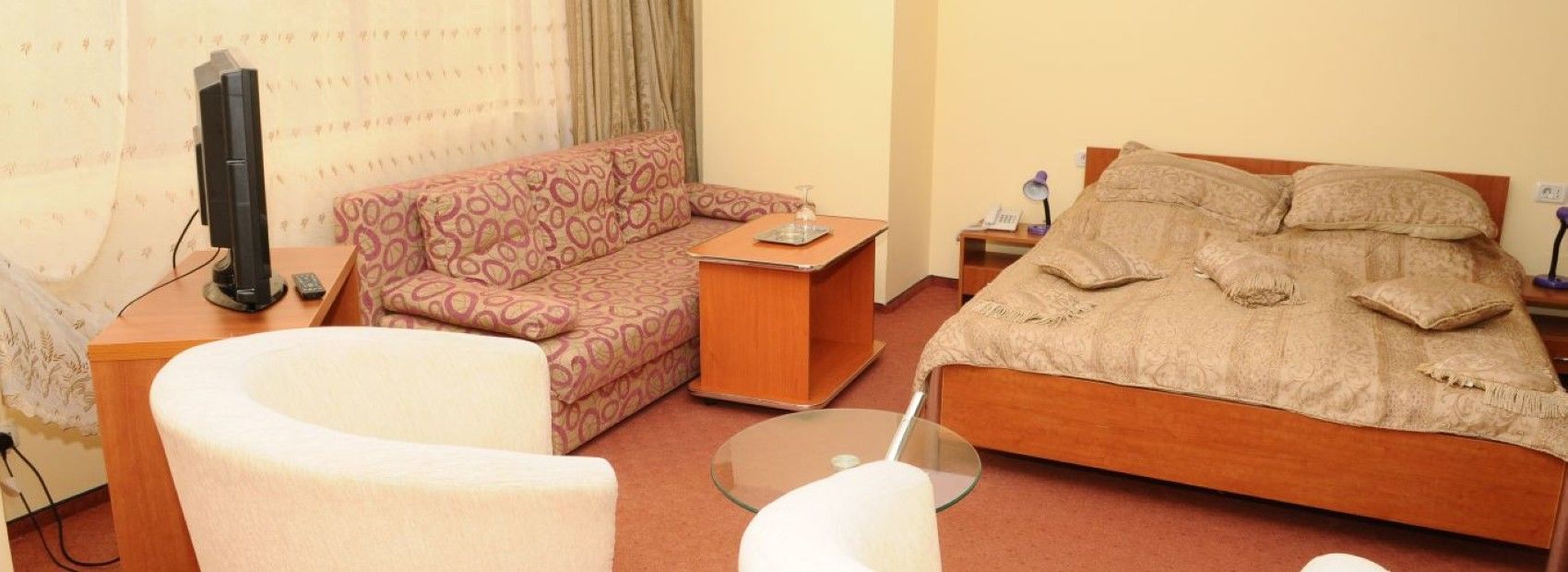 Hotel Flormang Крайова Екстер'єр фото