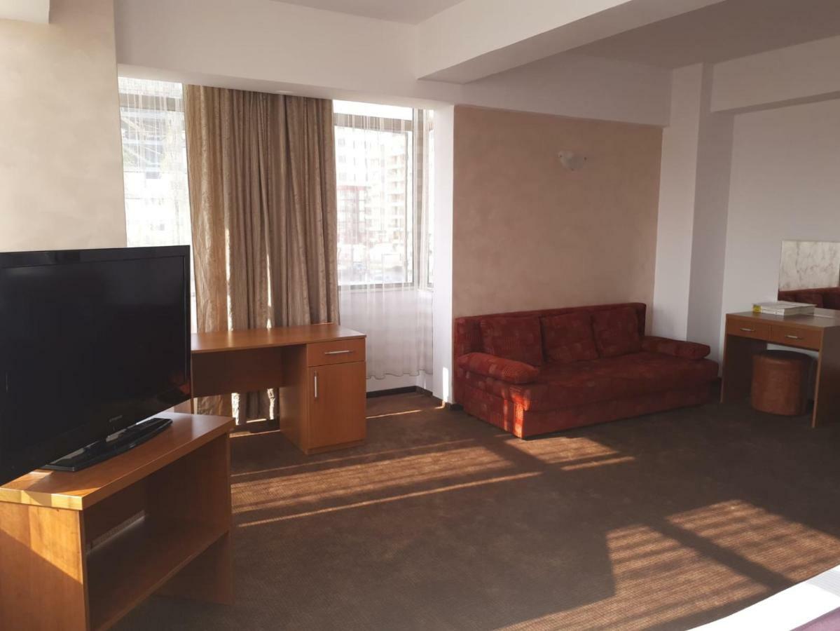 Hotel Flormang Крайова Екстер'єр фото