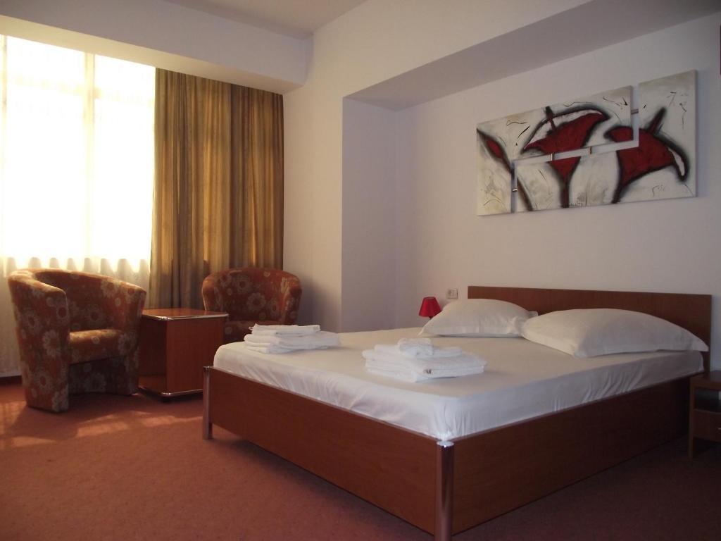 Hotel Flormang Крайова Номер фото
